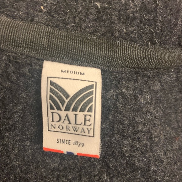 SOLD Dale of Norway sweater - Picture 7 of 15